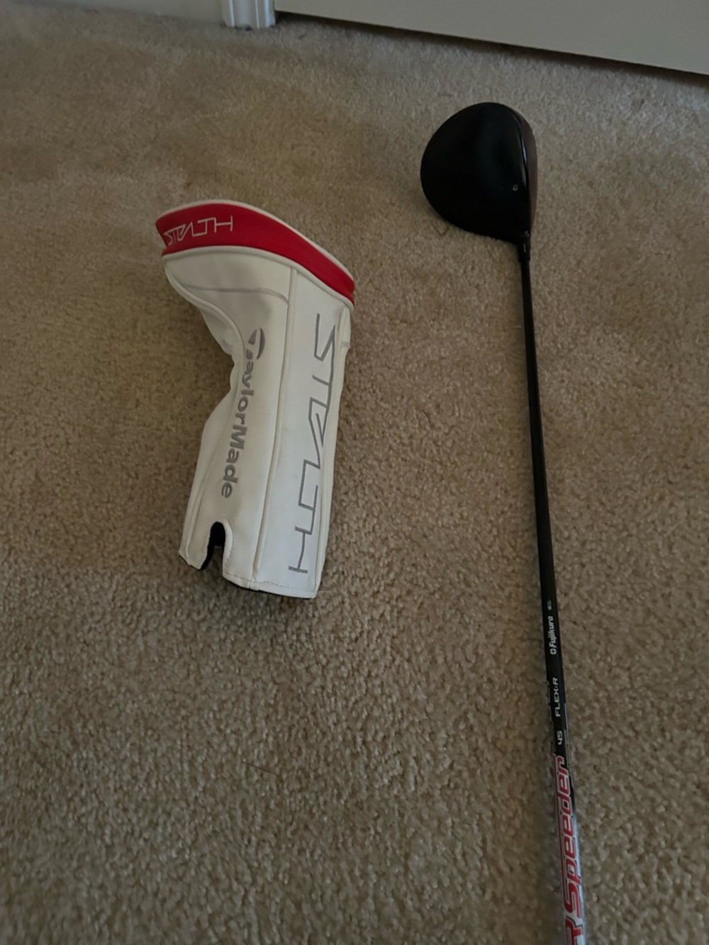 Left hand TaylorMade Black Driver with White and Red Headcover great condition!